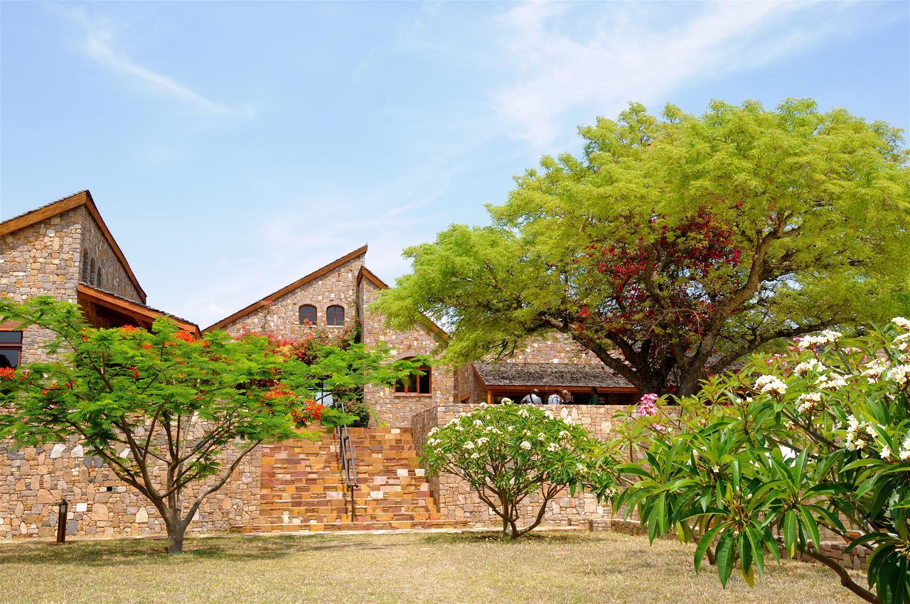 Le Jardin Du Roy Hotel Ranohira Exterior foto